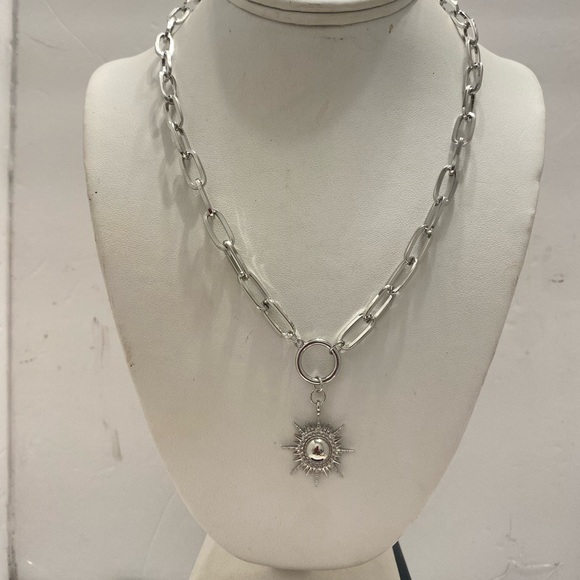 Gaget girl necklace - Picture 3 of 10